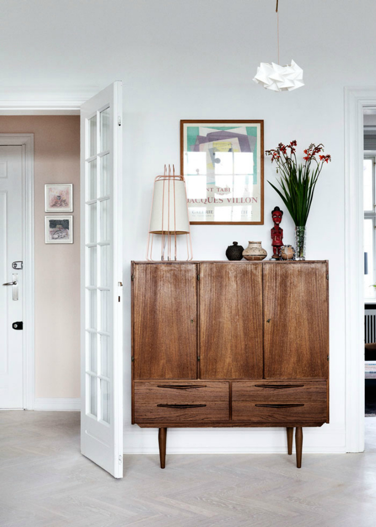 5 Fantastic Dining Room Cabinets That Steal the Show 3